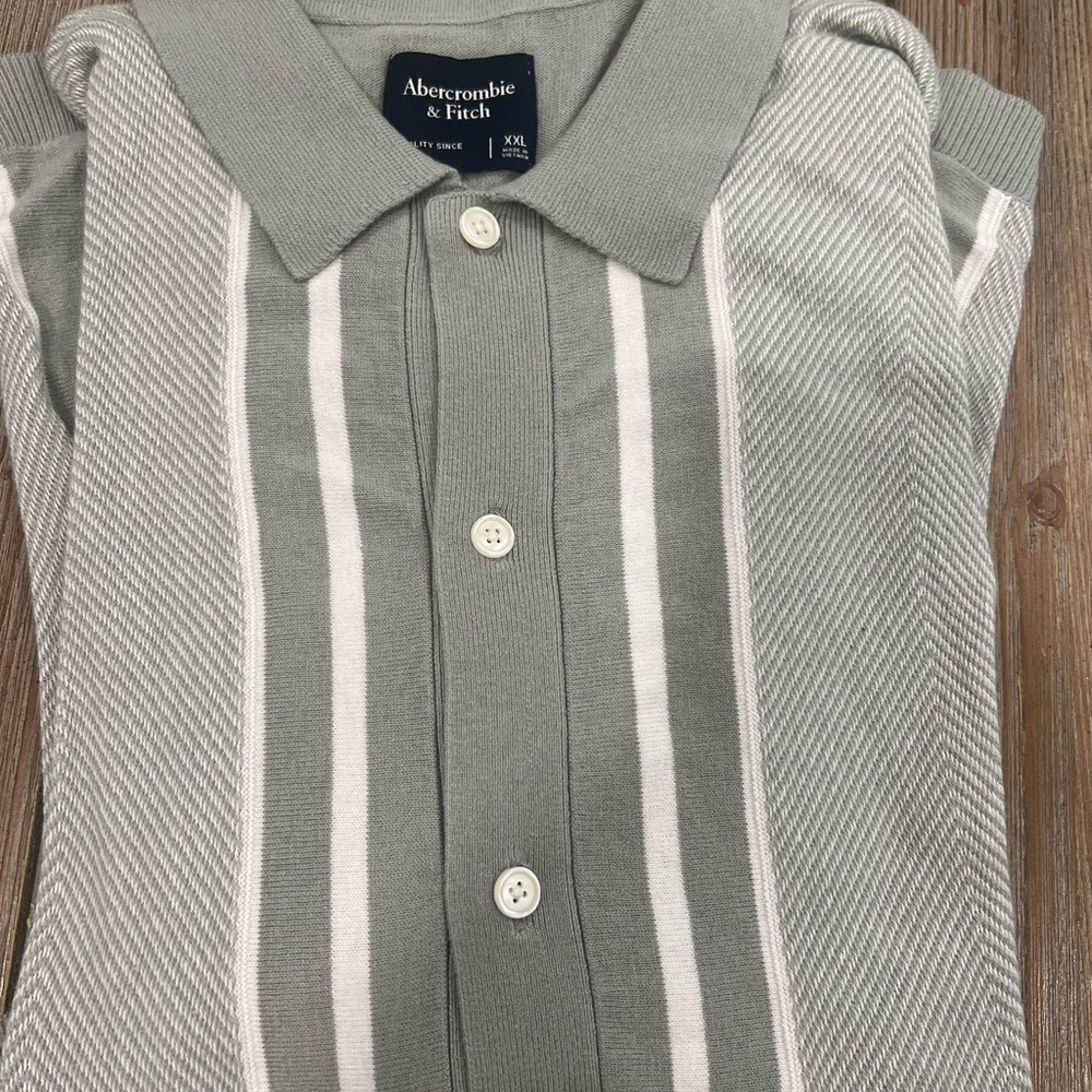 Abercrombie & Fitch Men's Shirt in Gray and White Stripes XXL